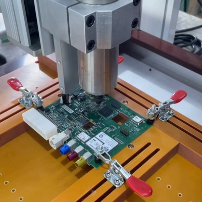 High Precision 3 Axis Desktop PCB Router Machine untuk Kebalikan Sistem Drive 0,02mm