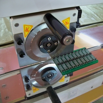 PCB Separator Untuk Elektronika Seluler Dengan Lembar Linier Dan Bulat Baja