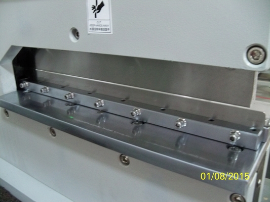 Pneumatic Advanced PCB V Cut Machine untuk Pengolahan Komponen Tinggi
