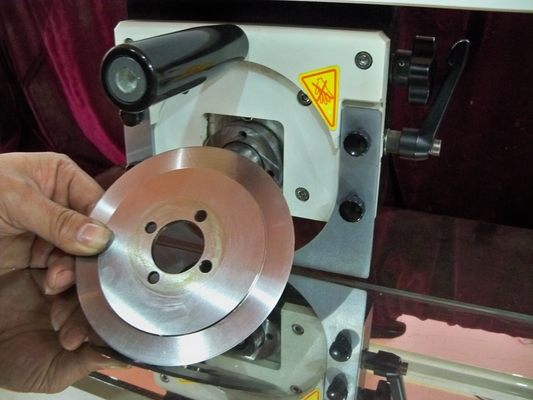 Kebersihan yang dapat disesuaikan dan pemotongan bebas kekhawatiran dengan mesin pemisah PCB