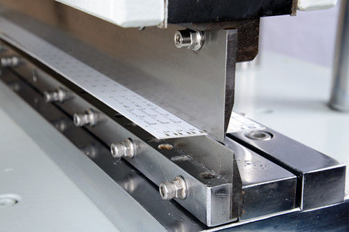 V Cut PCB Depaneling Machine untuk Komponen Tinggi hingga 1 inci