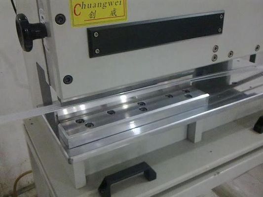 Mesin pemotong PCB V untuk substrat aluminium 220V RUV Pneumatic