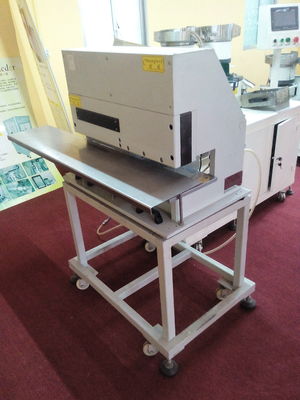 GMC L780mm Bermotor Linear Blade PCB Mesin Potong V / Pemotong Geser Pcb